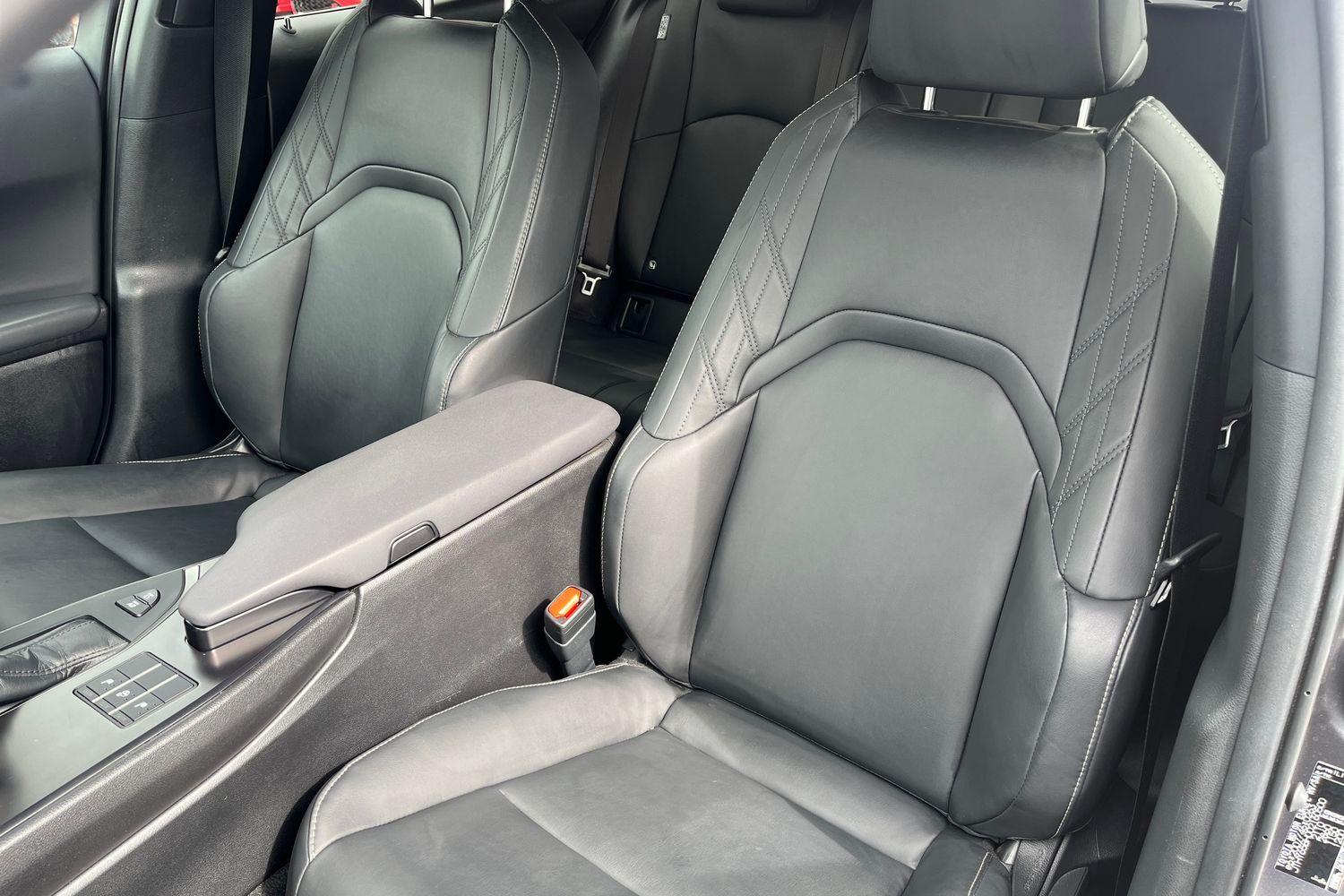 Lexus UX Photo 18