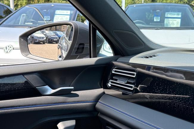 VOLKSWAGEN Tiguan Photo 32