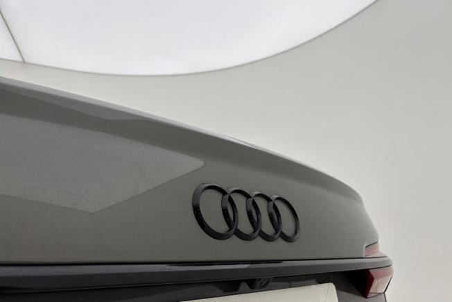 AUDI A6 Saloon Photo 26