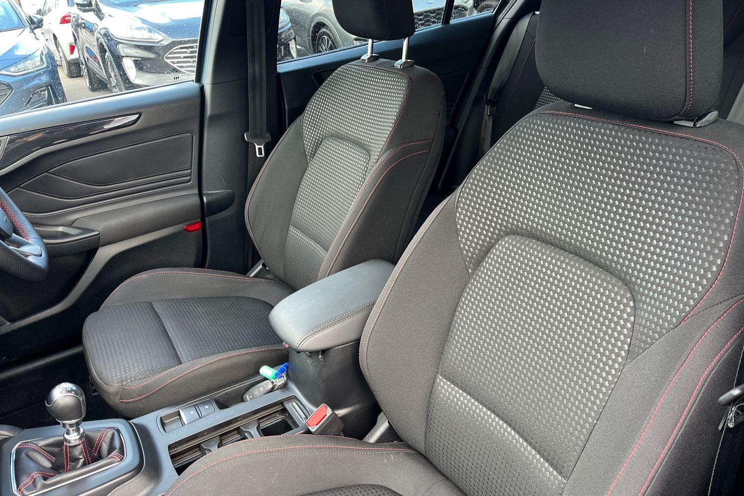 Ford FOCUS Photo 18