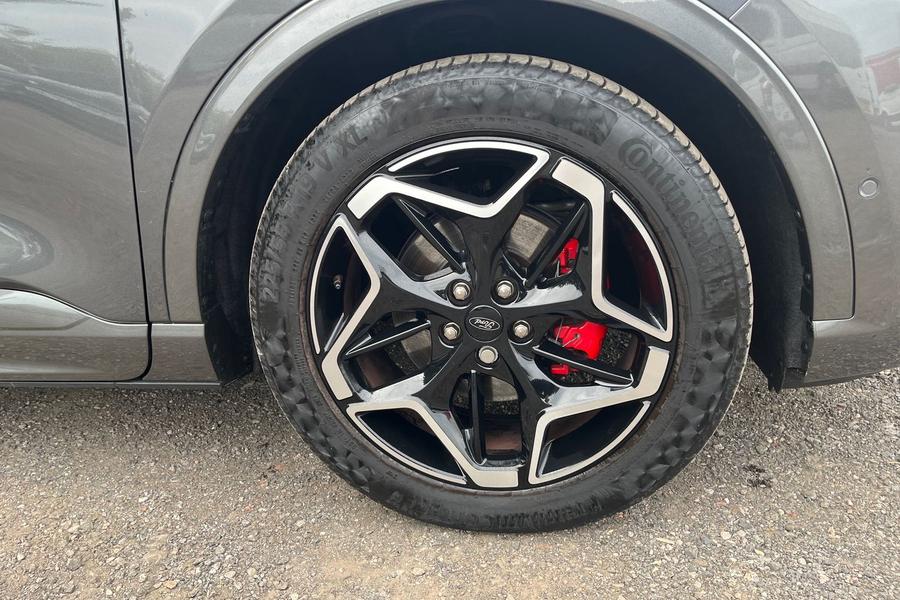 Ford KUGA Photo autoimg-64d9dc16ab3db3ce2bf684f25ae0554bdbe0ce77.jpg