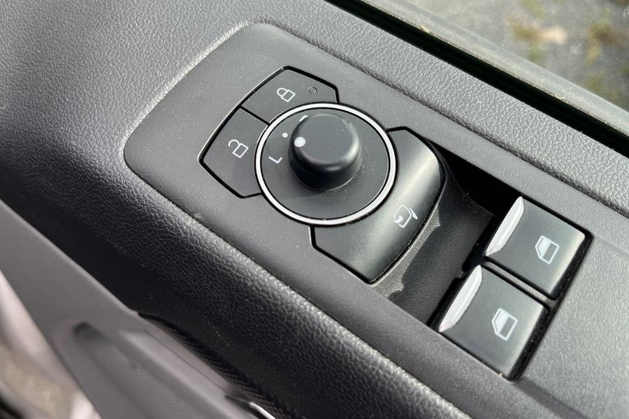 Ford TRANSIT CUSTOM Photo autoimg-64dd1609b4e2c2aa7f09cc2c8bae945e1a670138.jpg