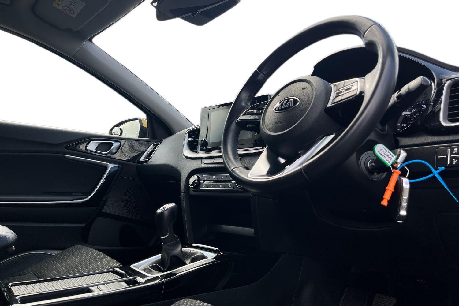 Kia XCEED Photo 8