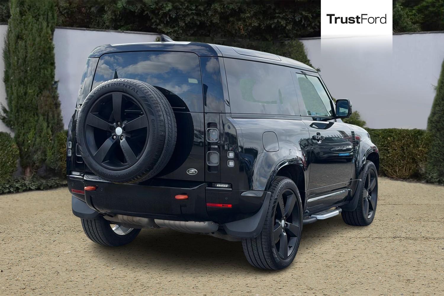 Land Rover Defender 90 Photo 3