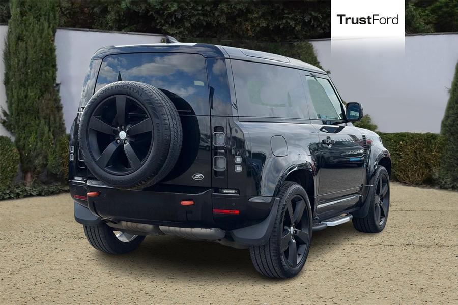 Land Rover Defender 90 Photo autoimg-64de29b4b23171e5134798a9e478448caa47fe64.jpg