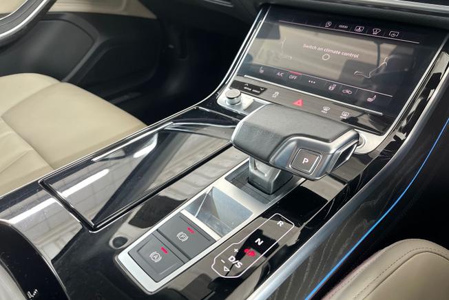 Audi A8 Photo 23