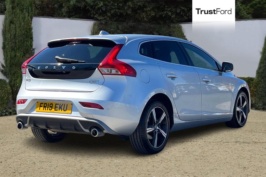 Volvo V40 Photo autoimg-64df5fe3219f674d353a2e97a721ce197a435166.jpg