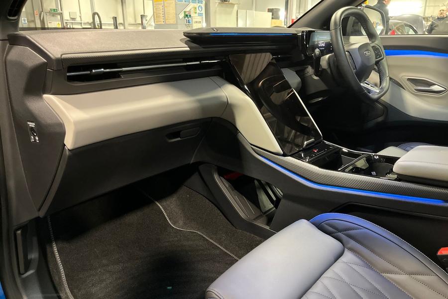 Ford CAPRI Photo autoimg-64e1177c5256bc7b625685abbe5a045f44898d1e.jpg