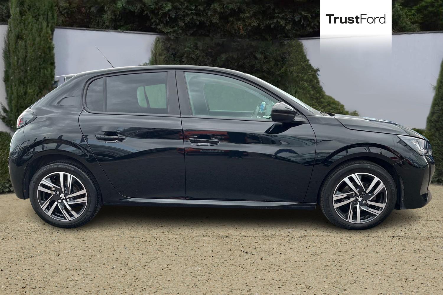 Peugeot 208 Photo 2