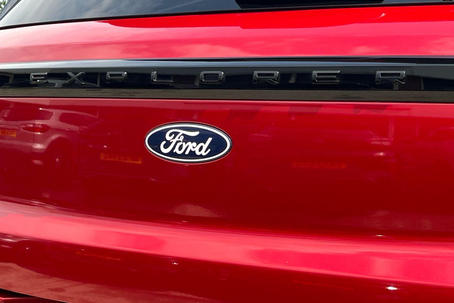 Ford EXPLORER Photo 39