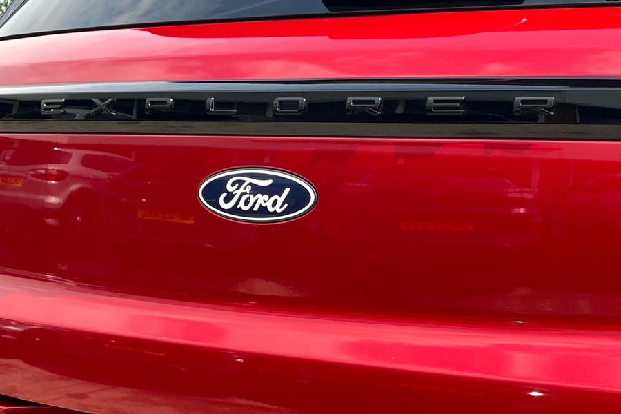 Ford EXPLORER Photo autoimg-64ed7339bbf1f58f4ef441a82488a5989f6c48d9.jpg