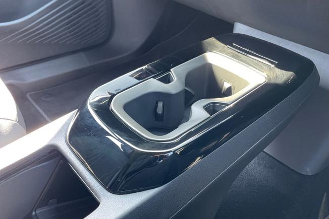 VOLKSWAGEN ID.4 Photo 25