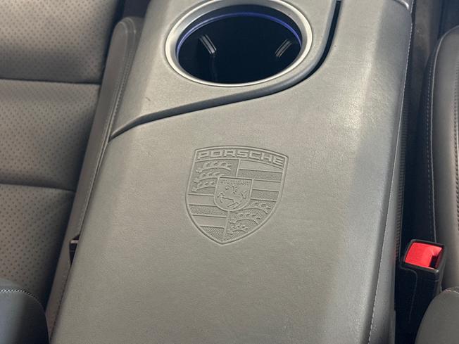 PORSCHE Taycan Photo 48