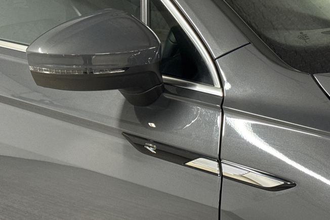 VOLKSWAGEN Tiguan Photo 20