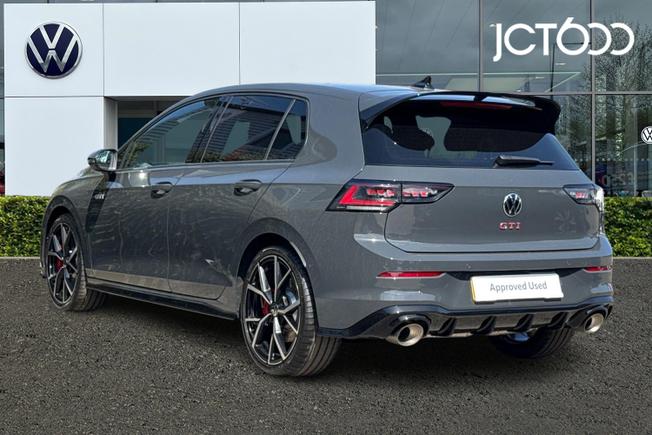 VOLKSWAGEN Golf Photo 3