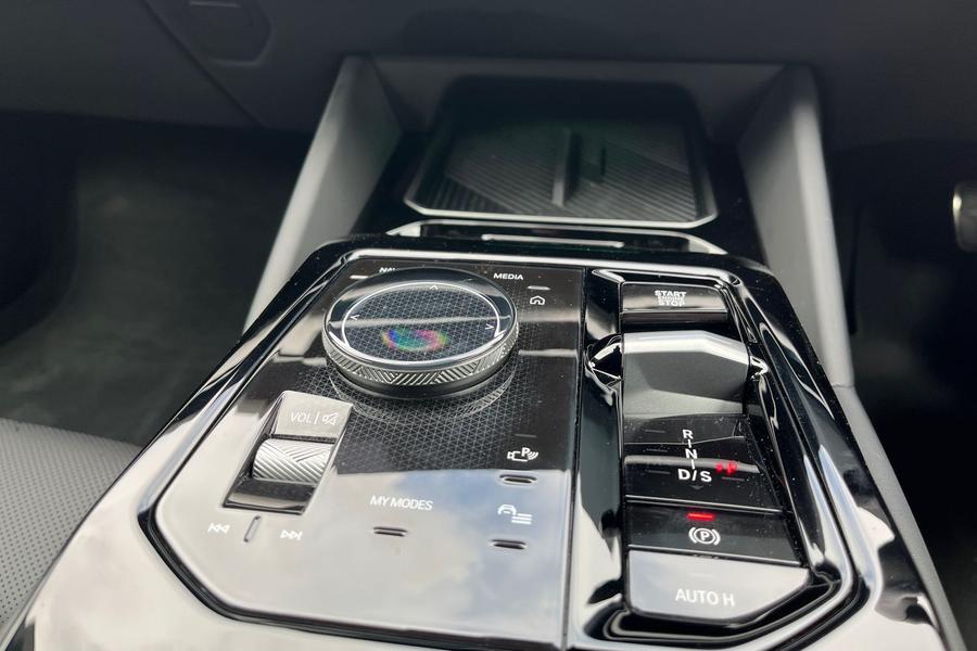 BMW 5 Series Photo autoimg-650704d406222f7b818eef7f32322494e615a087.jpg