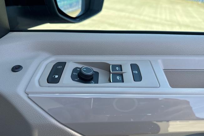 VOLKSWAGEN Multivan Photo 38