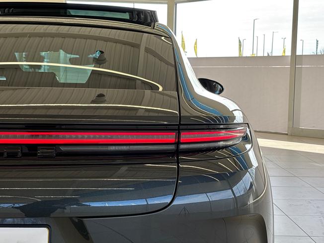 PORSCHE Panamera Photo 23