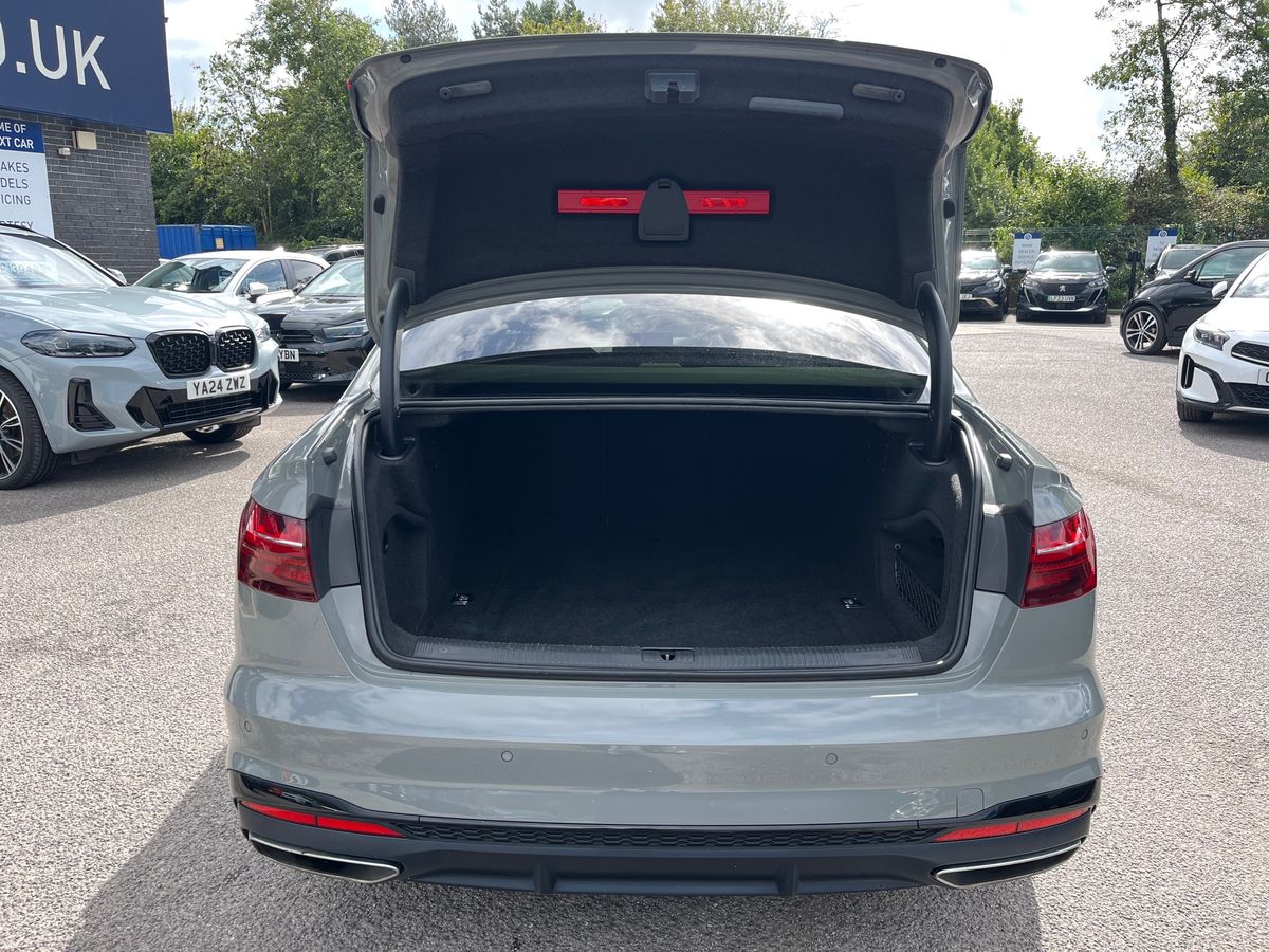 Audi A4 Photo 24