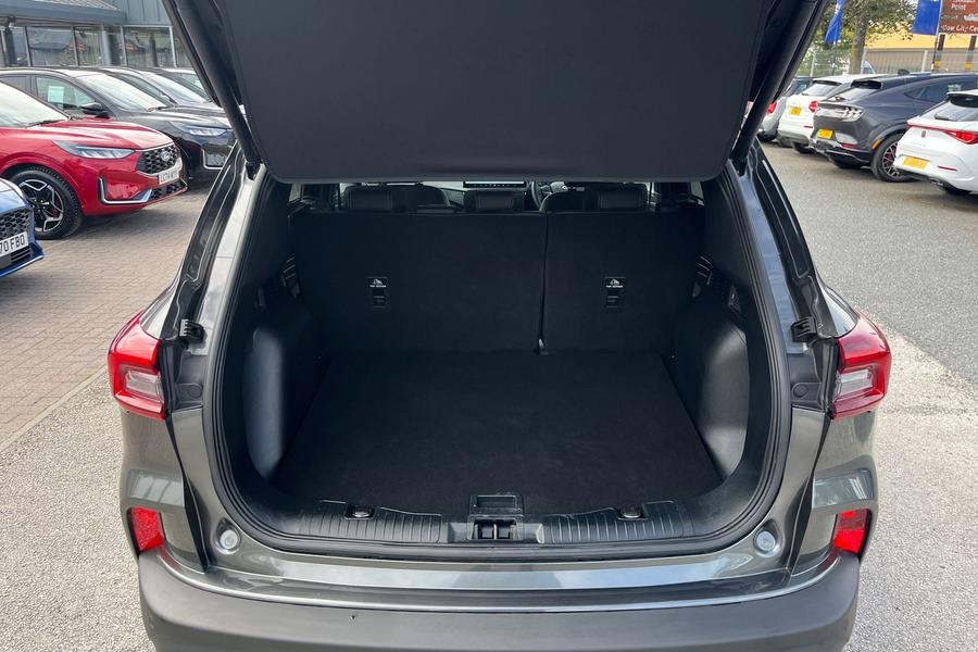 Ford Kuga Photo autoimg-6513d7b6038de563b24131d6685da2a2ff8c392f.jpg