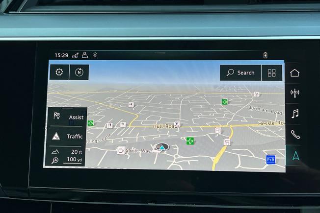 AUDI e-tron Photo 14