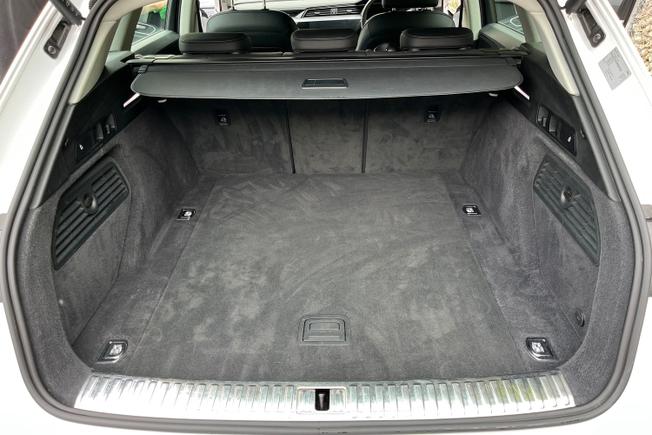 AUDI Q8 E-Tron Photo 12