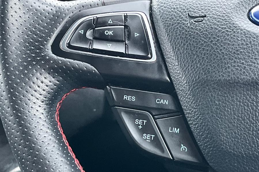 Ford KUGA Photo autoimg-651b7b695037ac117de7ea4e9f40bd49e56fb7ba.jpg