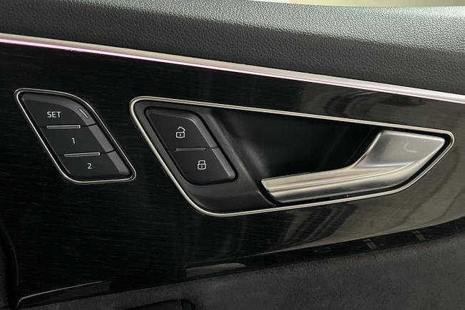 AUDI Q7 Photo 24