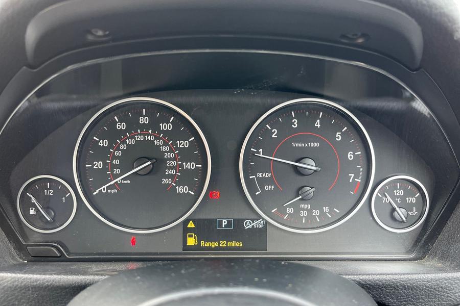 BMW 3 Series Photo autoimg-6520a1d98b8b10ec64aa6e95d232ad918315cae6.jpg