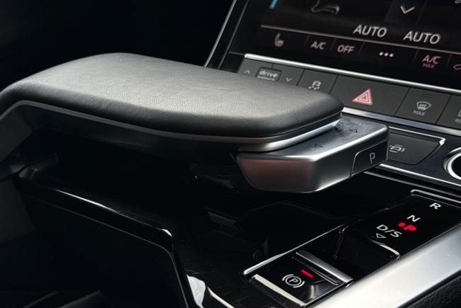 Audi Q8 Photo 40