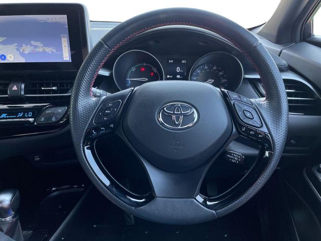 TOYOTA C-Hr Photo 11