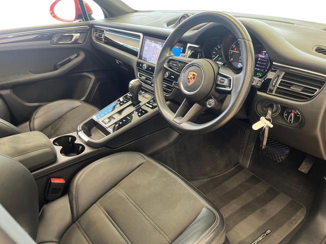 PORSCHE Macan Photo 10