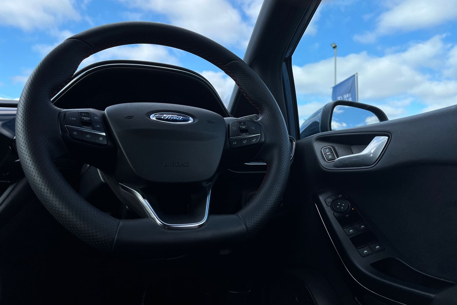 Ford FIESTA Photo 11