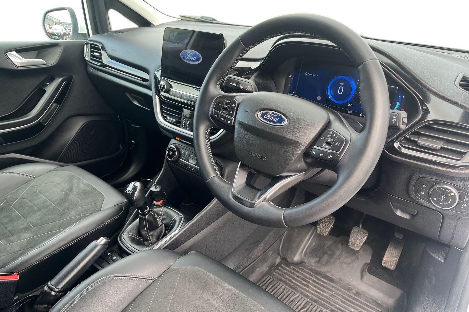 Ford FIESTA Photo 8