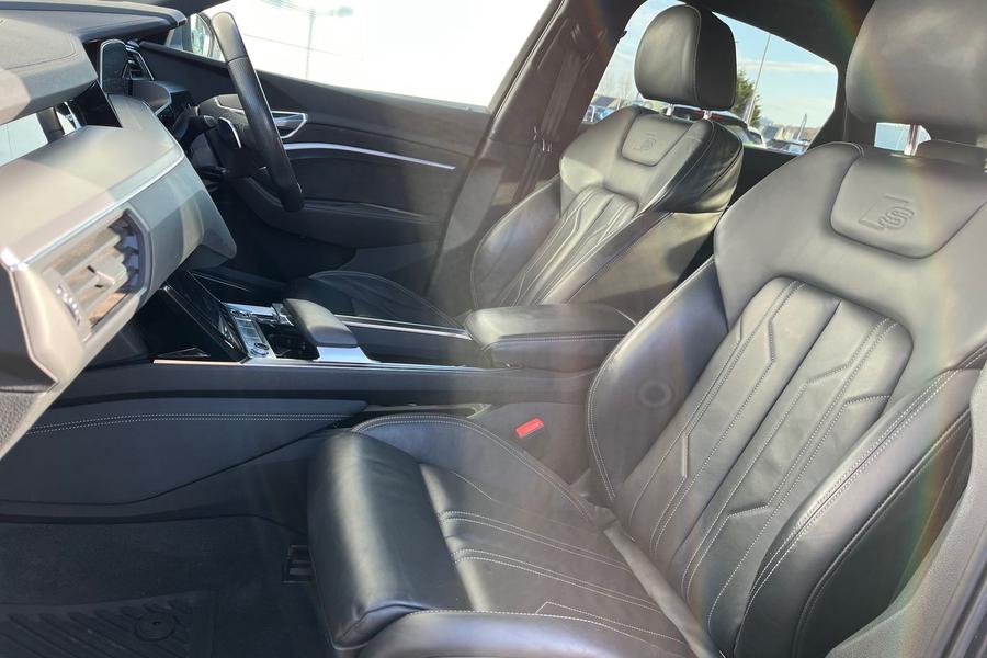 Audi E-TRON Photo autoimg-653b1c9deabc715a672fe1e7c993f8bfde641bf1.jpg