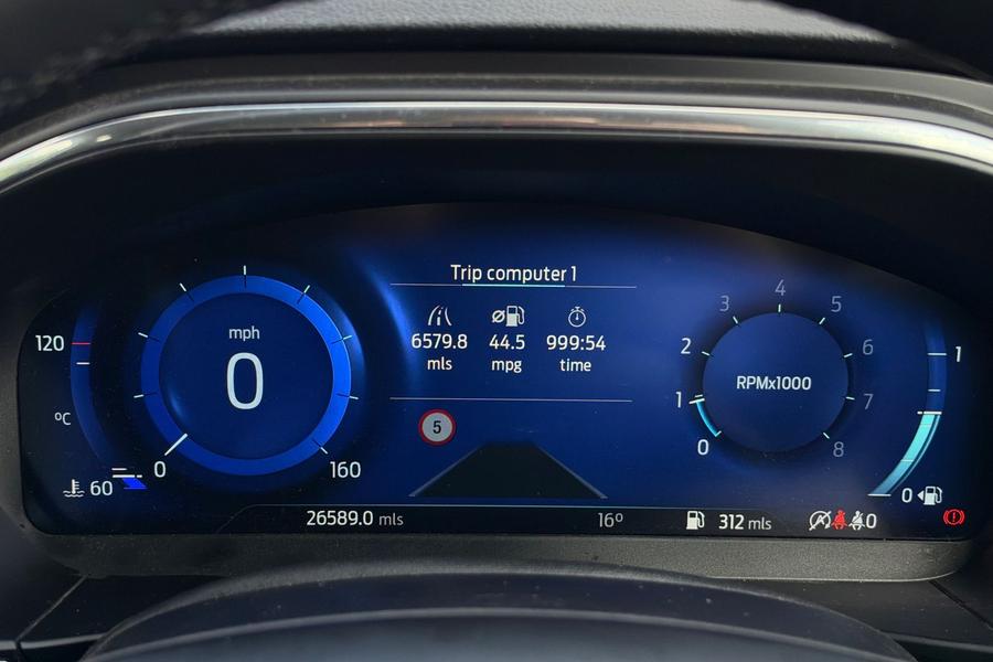 Ford FOCUS Photo autoimg-653e66efeed75eae07cfc9abc10eb3ca9128c3a4.jpg