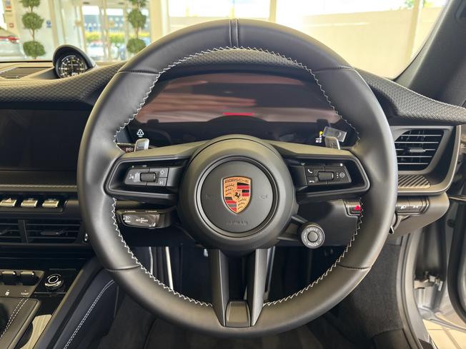 PORSCHE 911 Photo 17