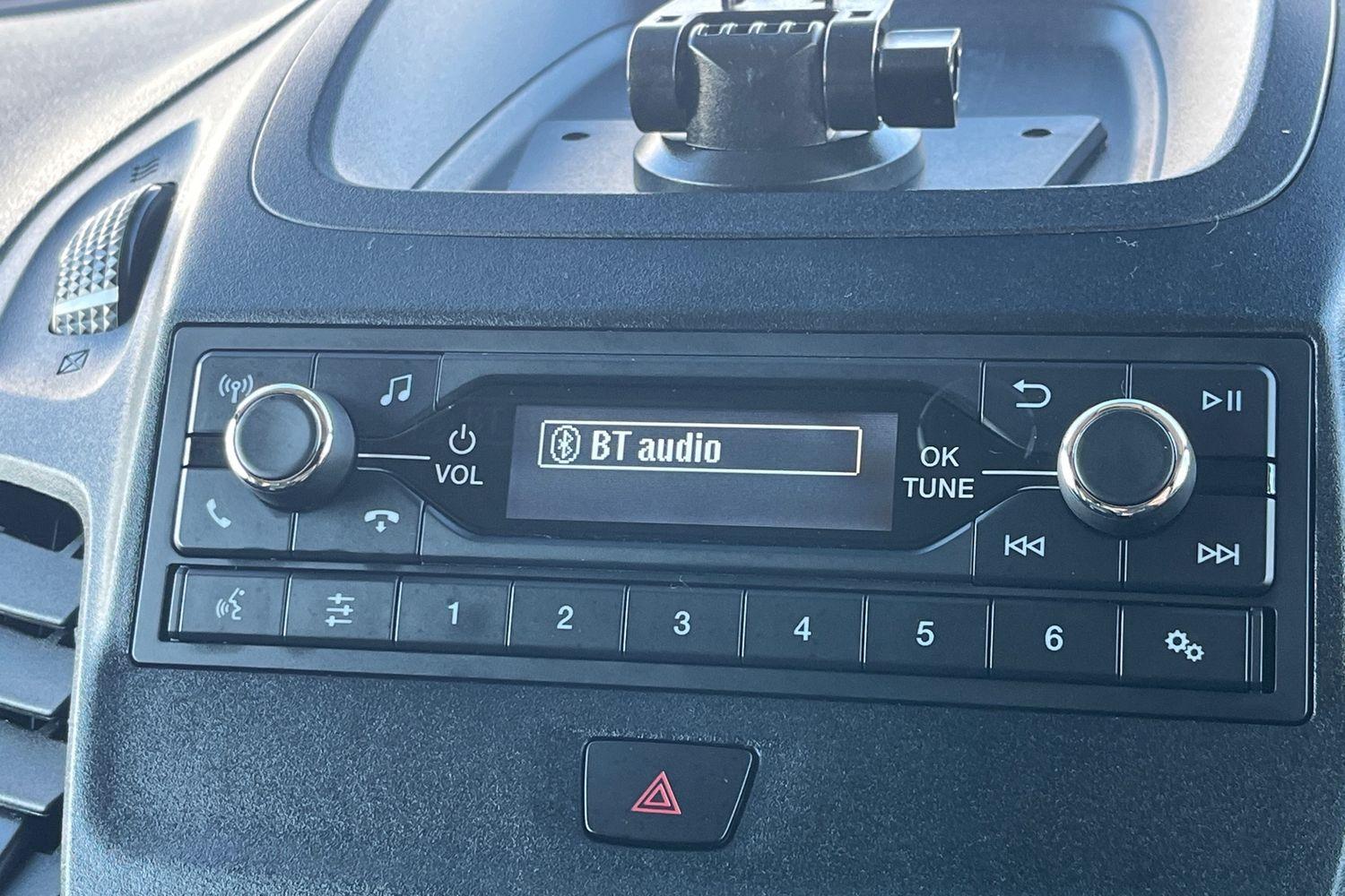 Ford TRANSIT CONNECT Photo 16