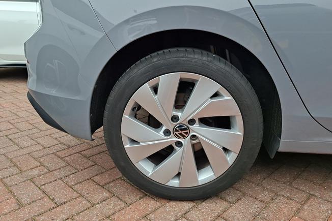 VOLKSWAGEN Golf Photo 5