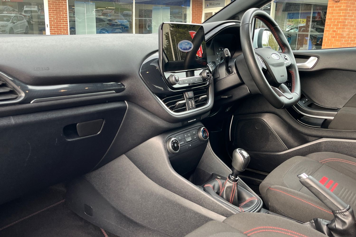 Ford FIESTA Photo 17