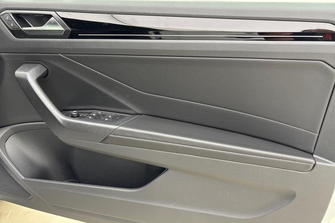 Volkswagen T-Roc Photo 23