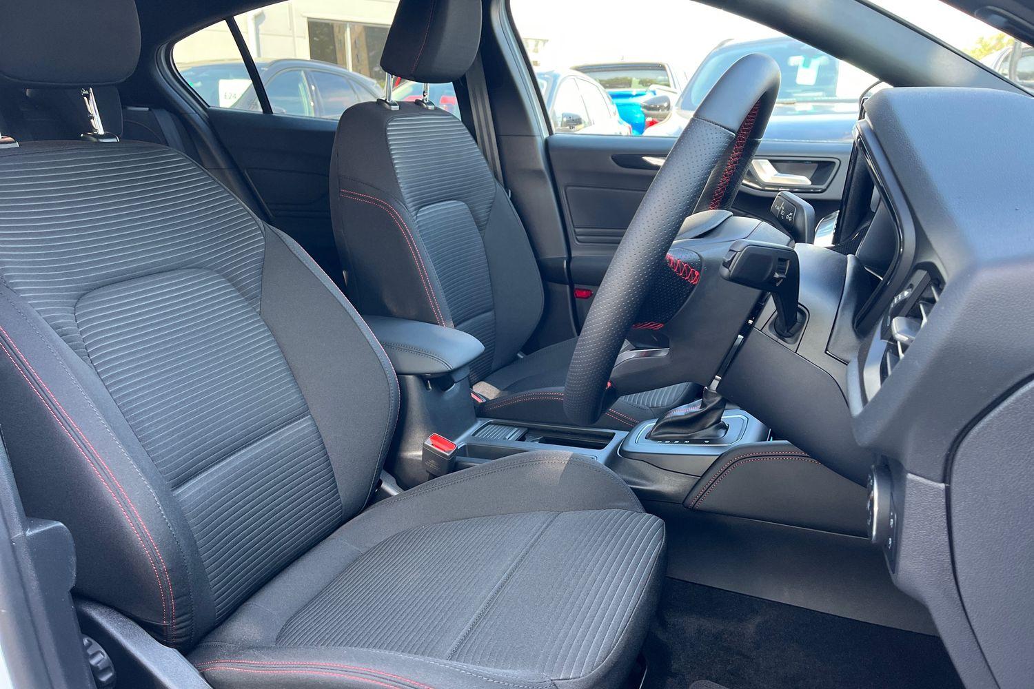 Ford FOCUS Photo 16