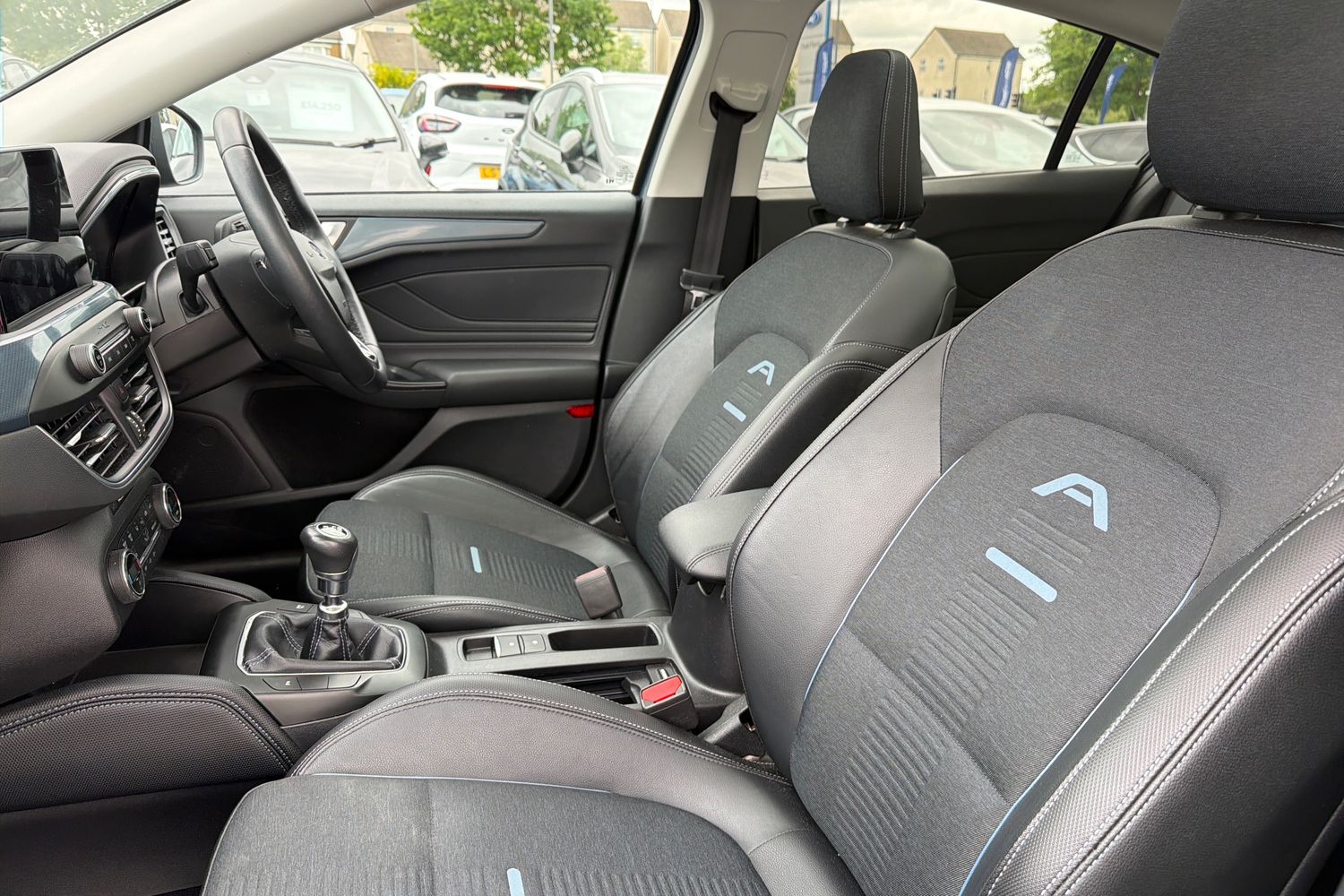 Ford FOCUS Photo 18