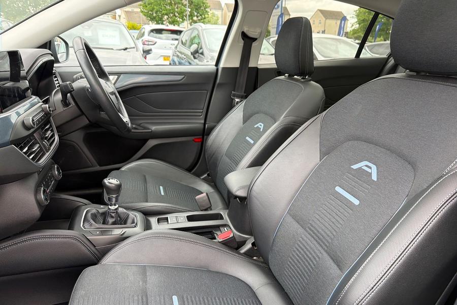 Ford FOCUS Photo autoimg-6577432ea5402f12925ce4614558d45c2ec653f1.jpg