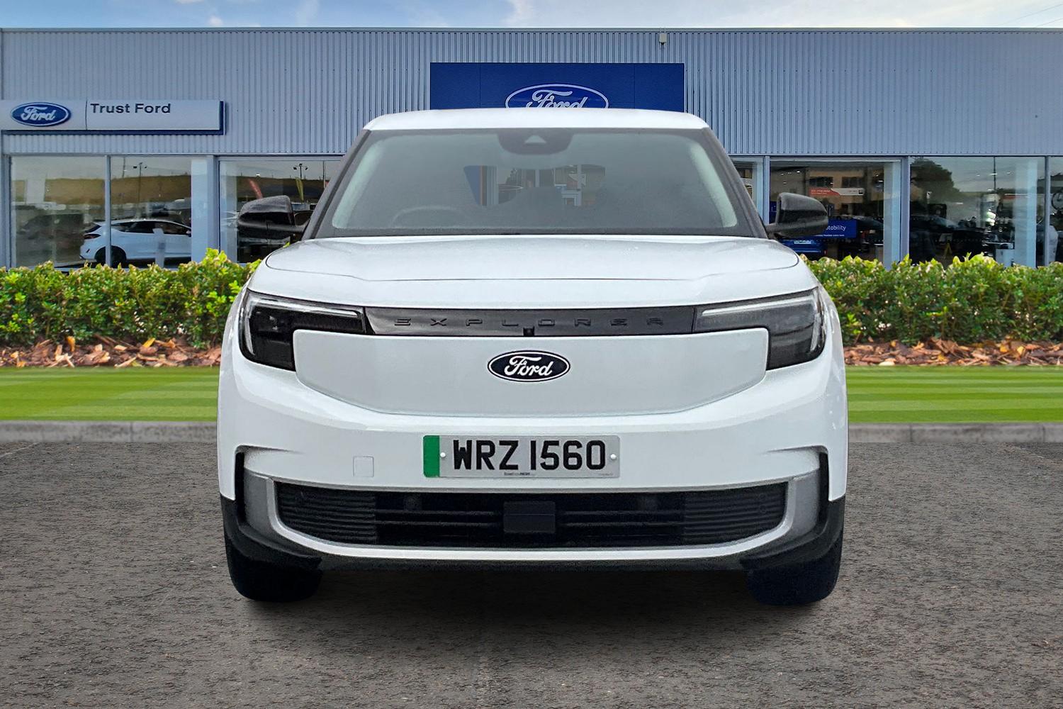 Ford Explorer Photo 5