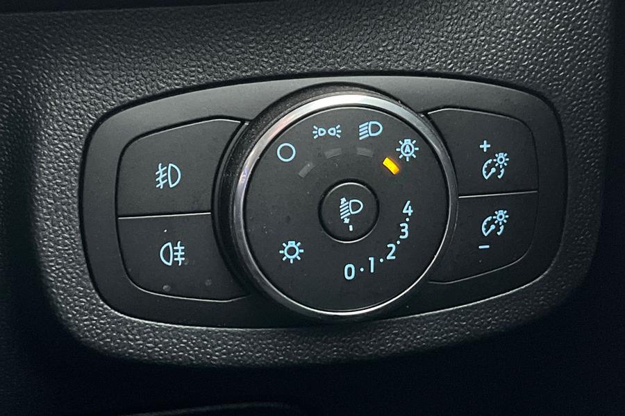 Ford FIESTA Photo autoimg-657e551652375440bea2f4cc72e0eb7643804c72.jpg