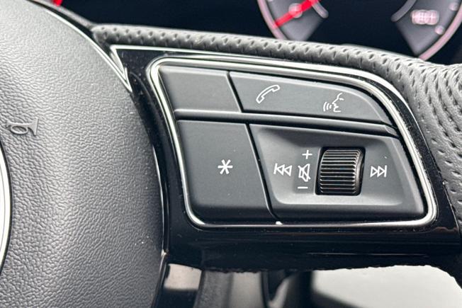 AUDI A4 Photo 17