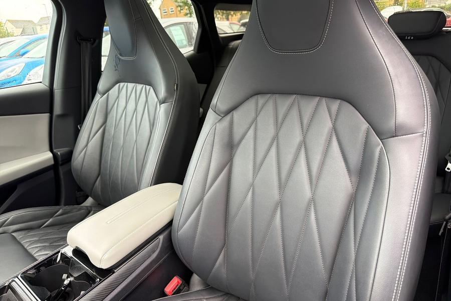 Ford EXPLORER Photo autoimg-6591e7bb930b43f62d0c55297e0db8dde779324f.jpg