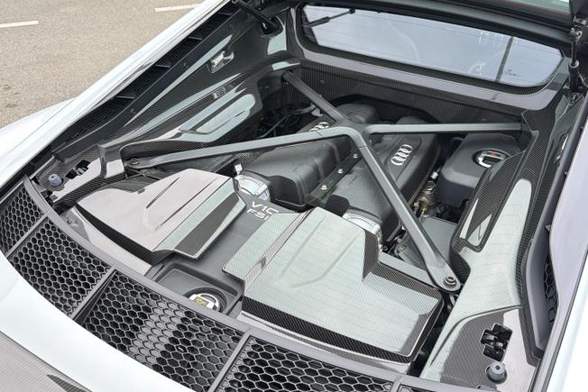 AUDI R8 Photo 30