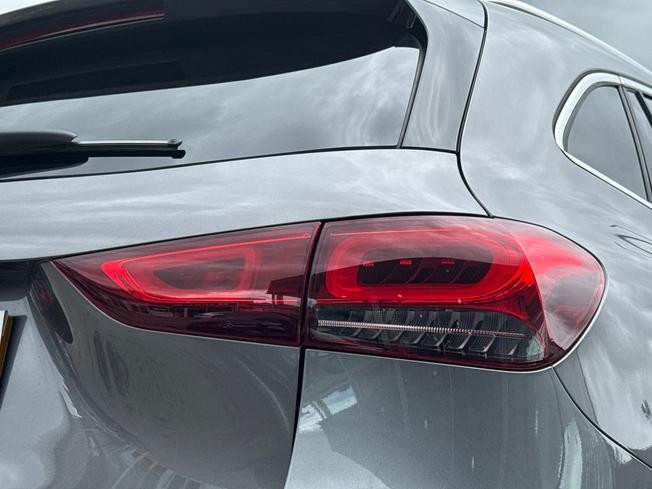 MERCEDES-BENZ GLA Photo 18